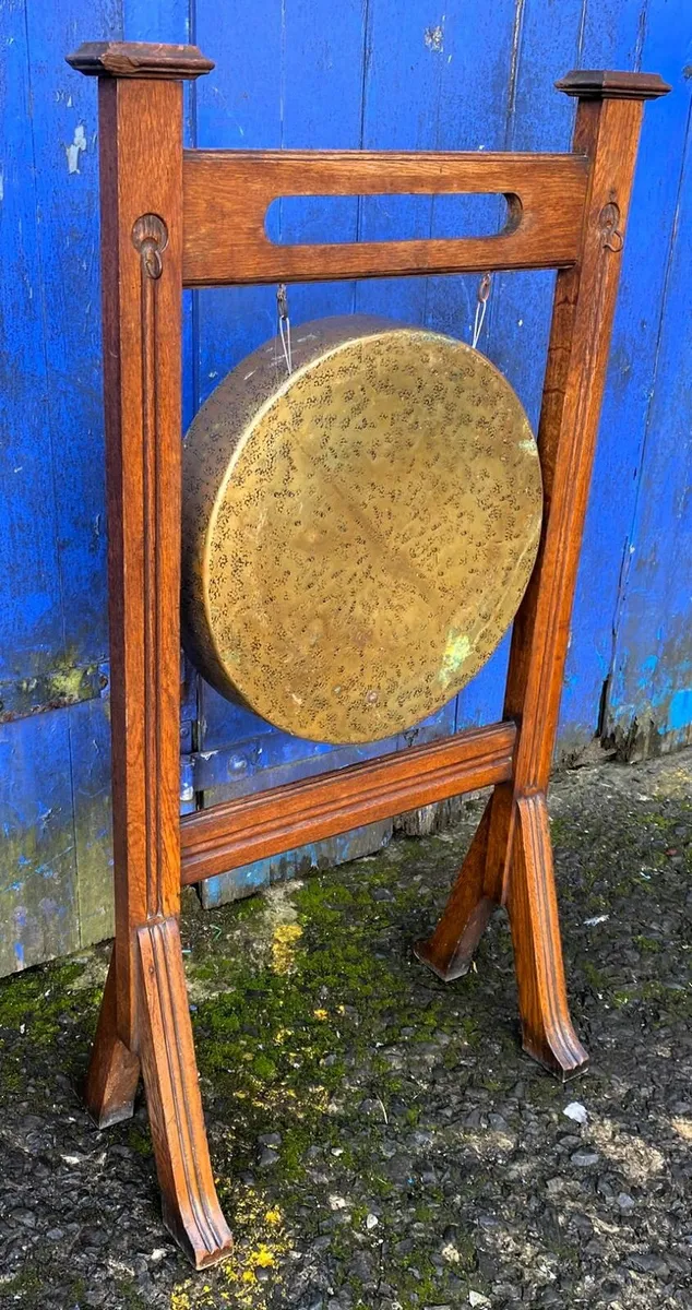 ANTIQUE FREESTANDING GONG - Image 2