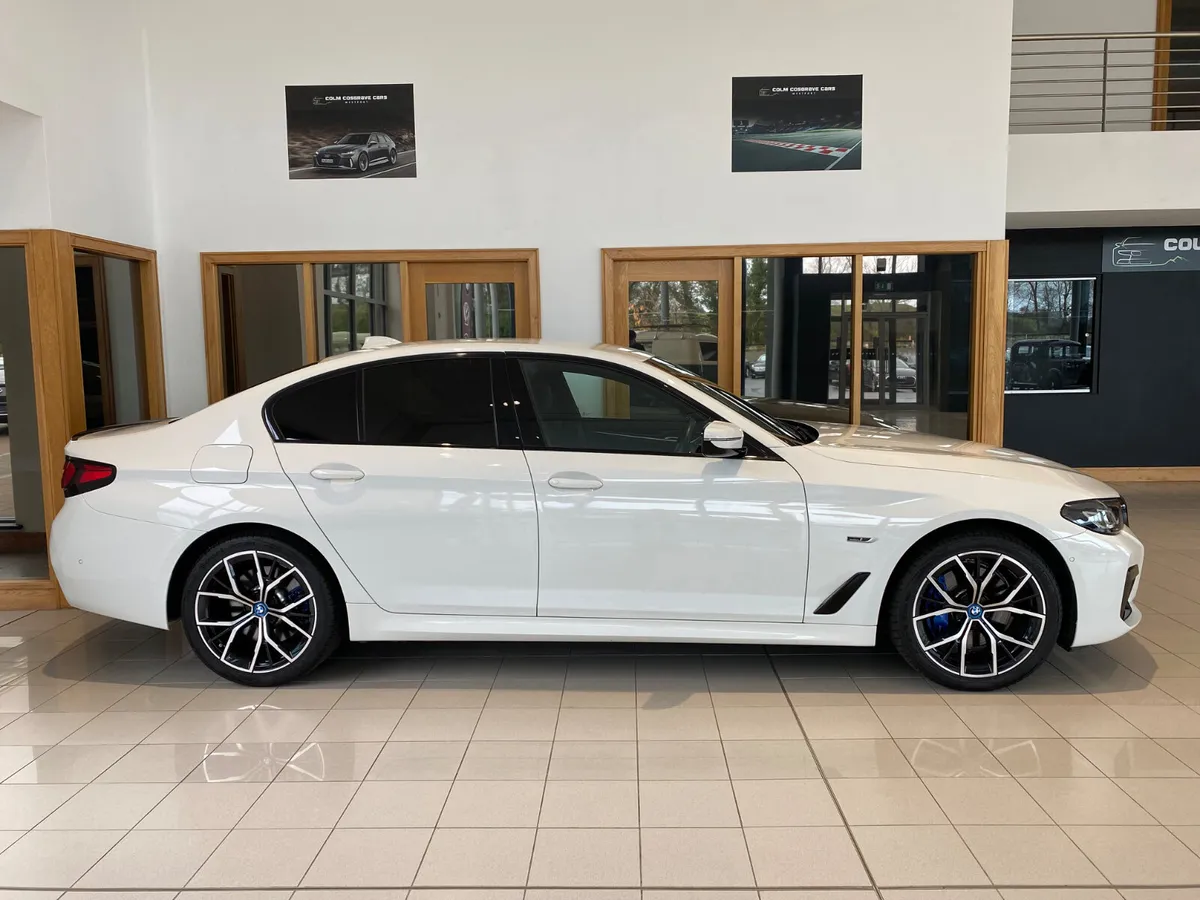 BMW 5-Series 2023 530e M sport Pro Pack - Image 2