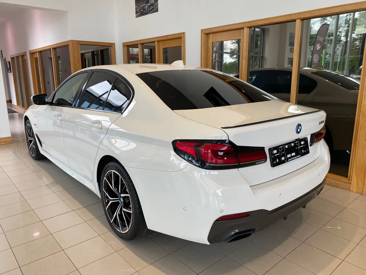 BMW 5-Series 2023 530e M sport Pro Pack - Image 4
