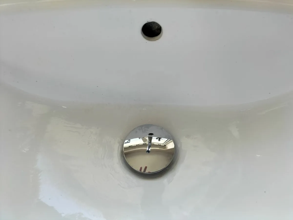 Sink unit, pedestal, taps, and new stopper. - Image 2