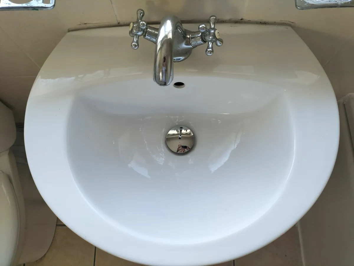 Sink unit, pedestal, taps, and new stopper. - Image 3
