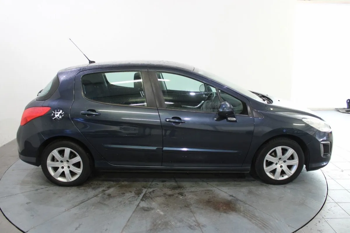 Peugeot 308 1.6 HDI 92bhp Active Sat Nav Rev Cam - Image 3