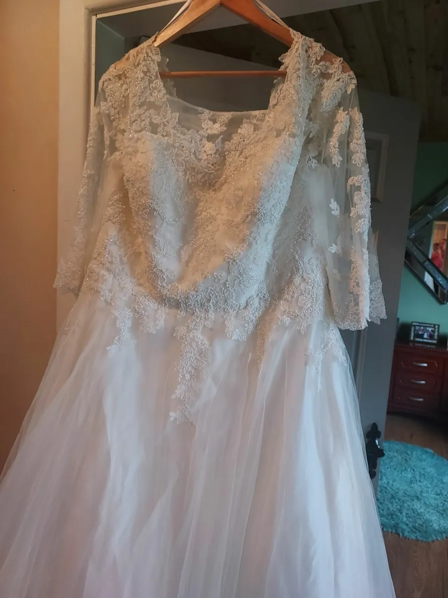 Wedding dress - Image 1