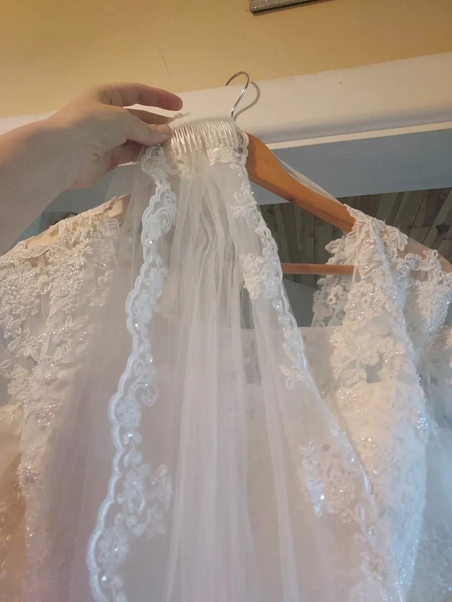 Wedding dress - Image 2