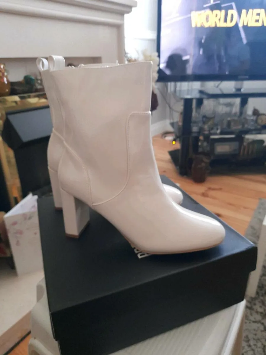 Ladies white patent ankle boots - Image 1