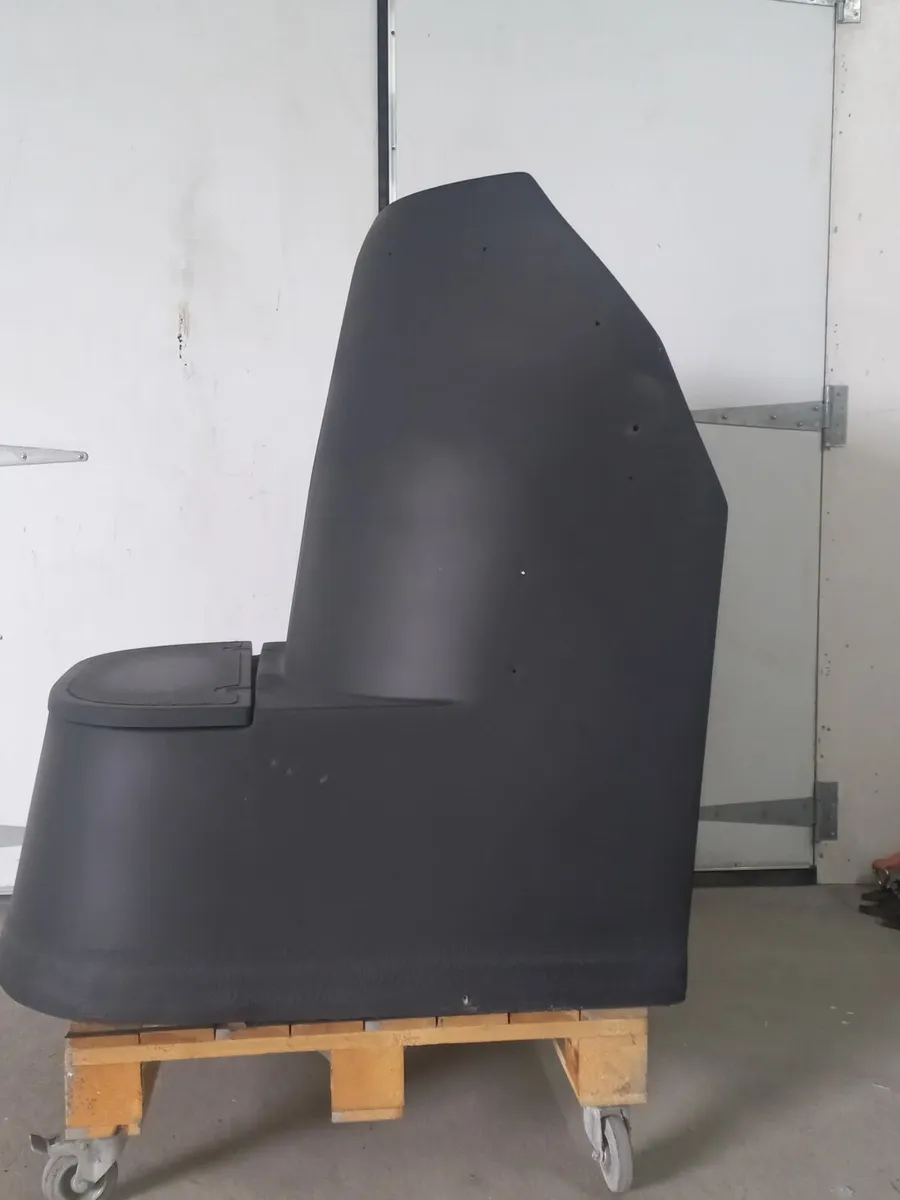 Rib console - Image 1