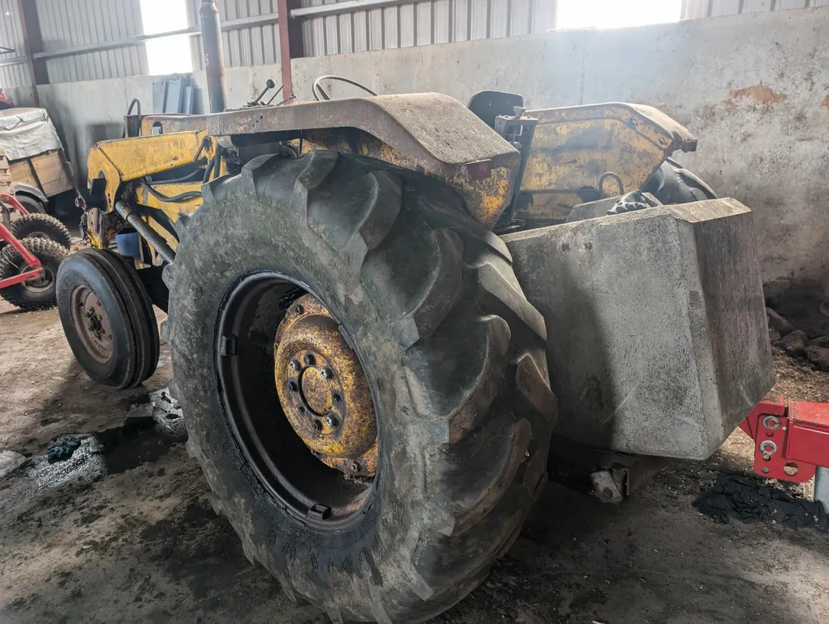 Massey Ferguson loader - Image 4
