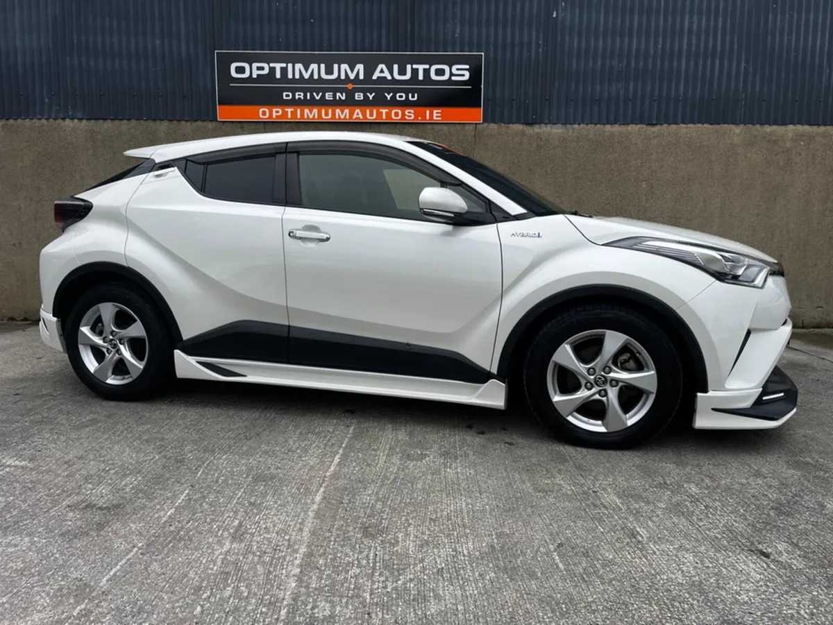 Toyota C-HR CHR 1.8 self charging hybrid, G -model - Image 1