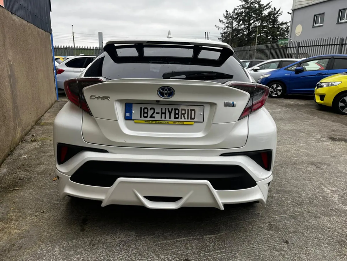 Toyota C-HR CHR 1.8 self charging hybrid, G -model - Image 3