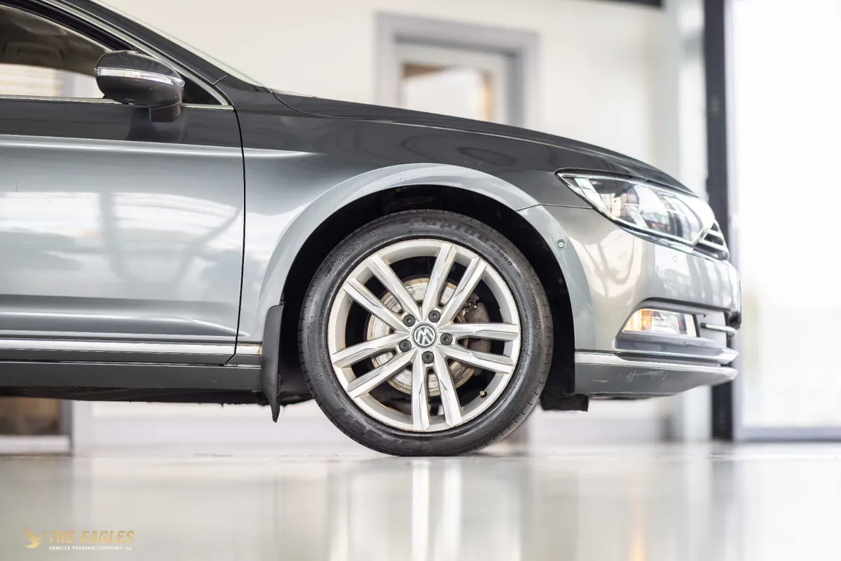 Volkswagen Passat HIGHLINE 1.6 TDI MANUAL - Image 4