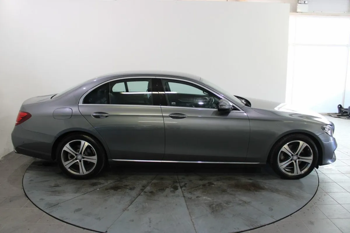 Mercedes-Benz E-Class E 220 D Avantgarde A/T - Image 3