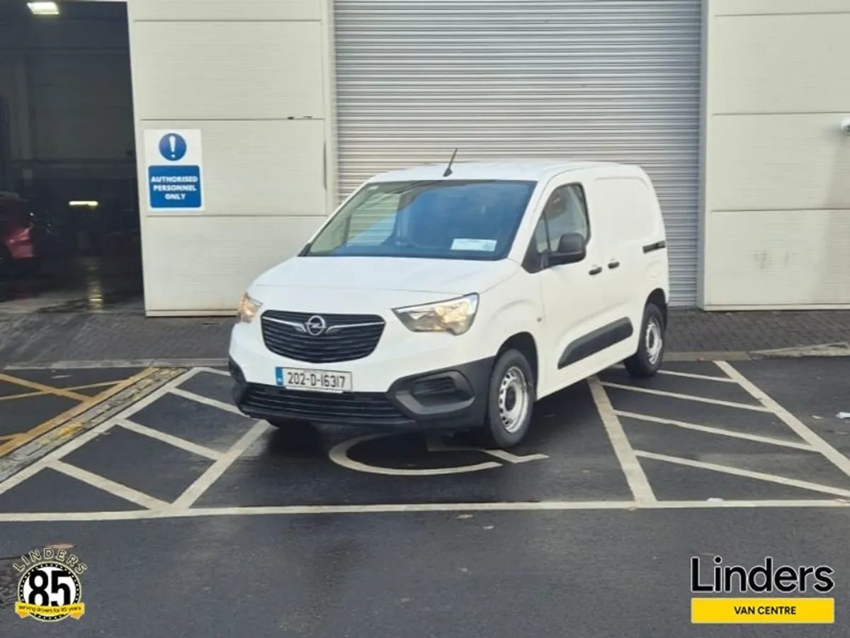 Opel Combo 3 Seat - 1 Owner - Image 2