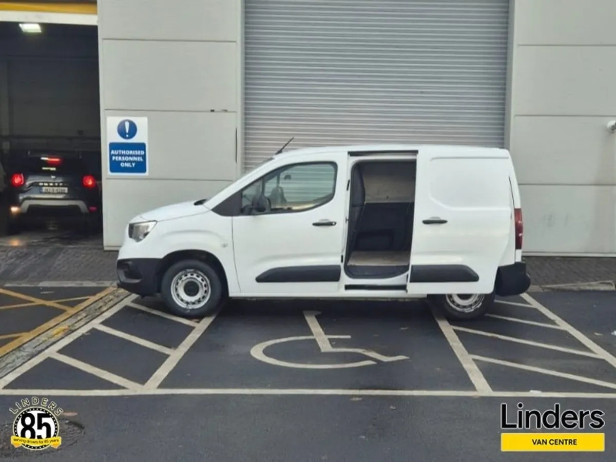Opel Combo 3 Seat - 1 Owner - Image 3