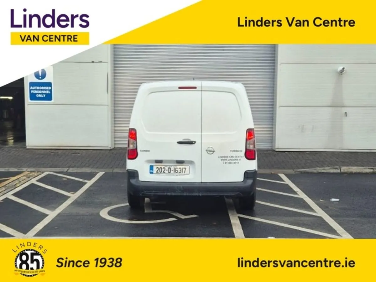 Opel Combo 3 Seat - 1 Owner - Image 4