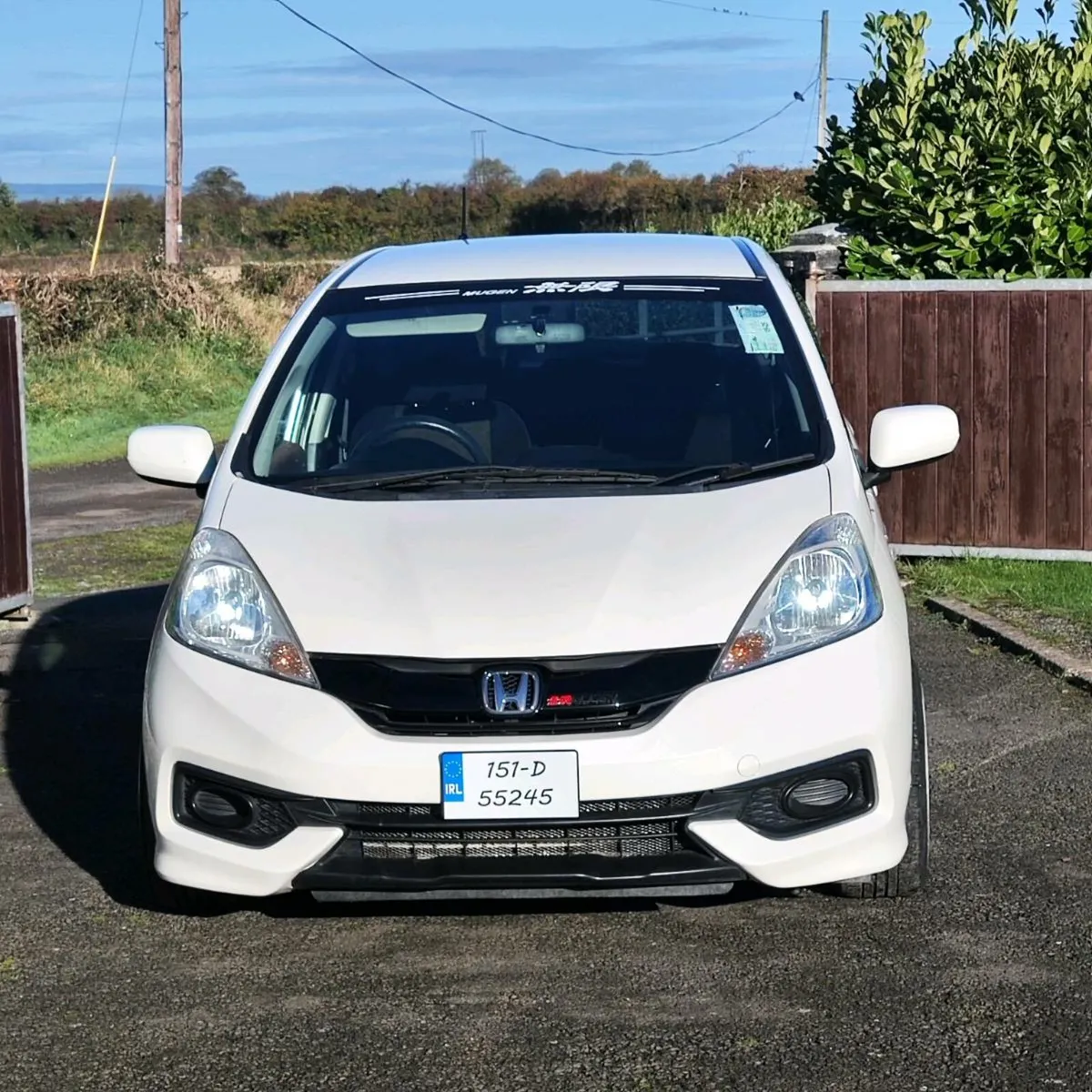 Honda fit jazz shuttle - Image 2