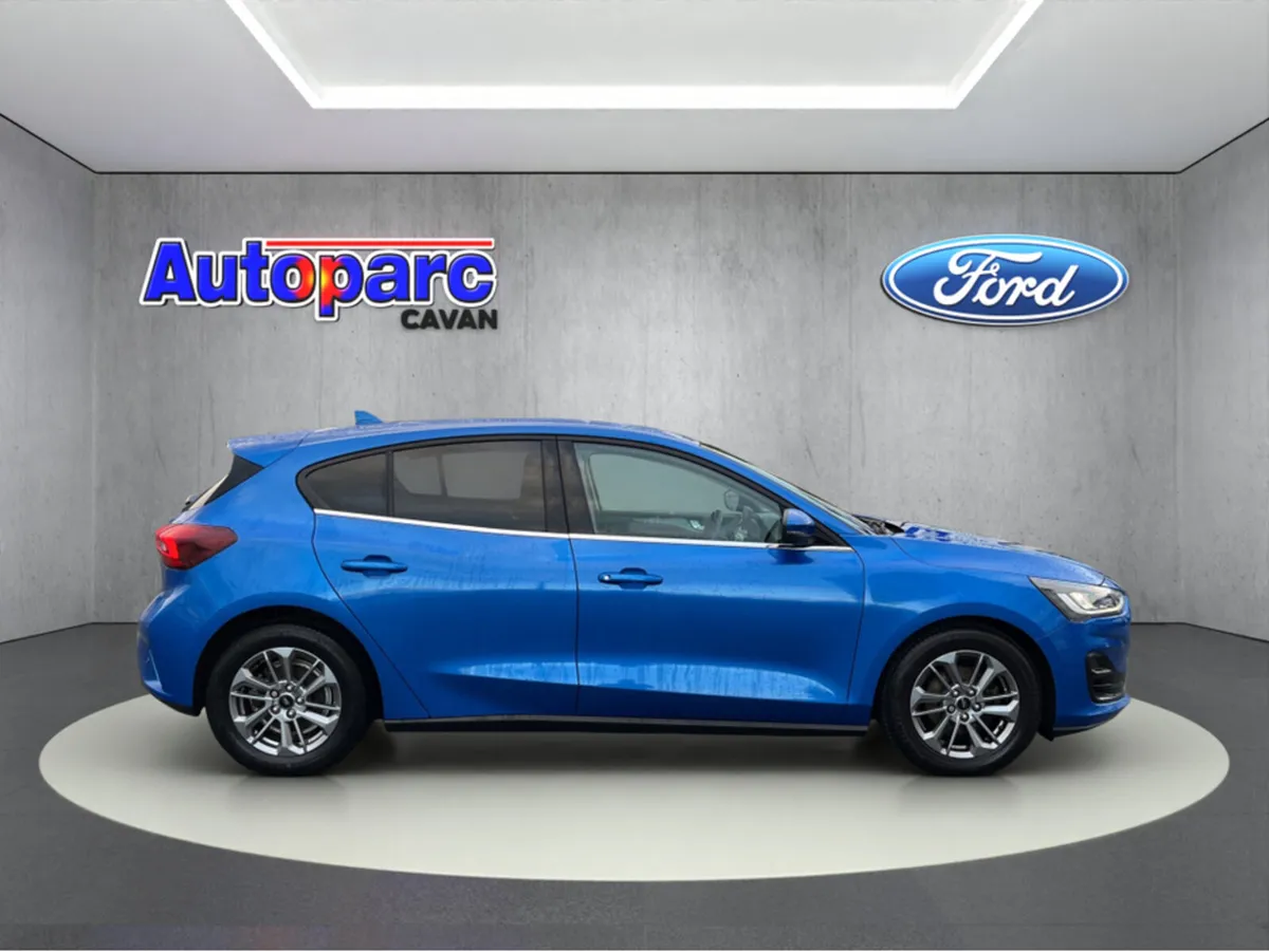 Ford Focus TITANIUM *Manufacturers Warranty until - Image 2