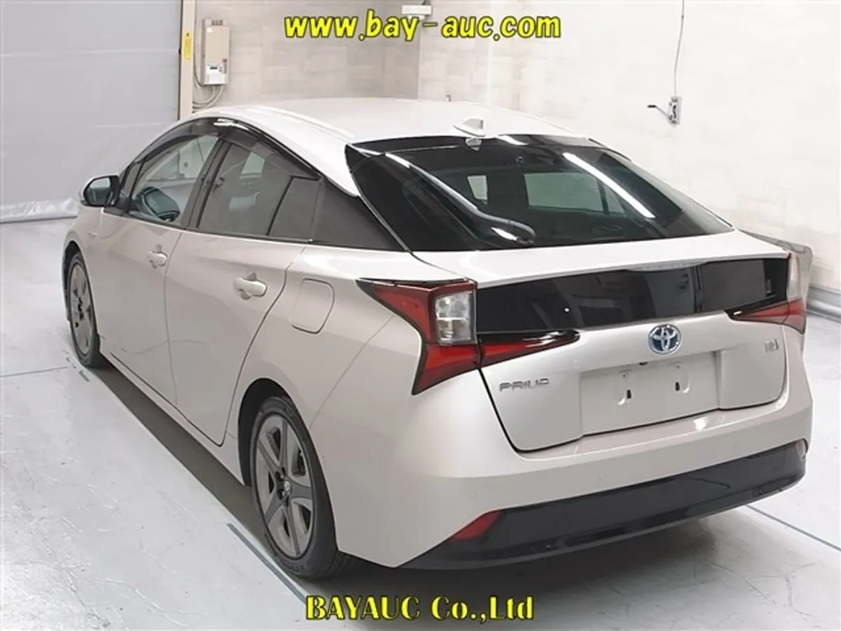 Toyota Prius COMING SOON / HYBRID / AUTO - Image 3