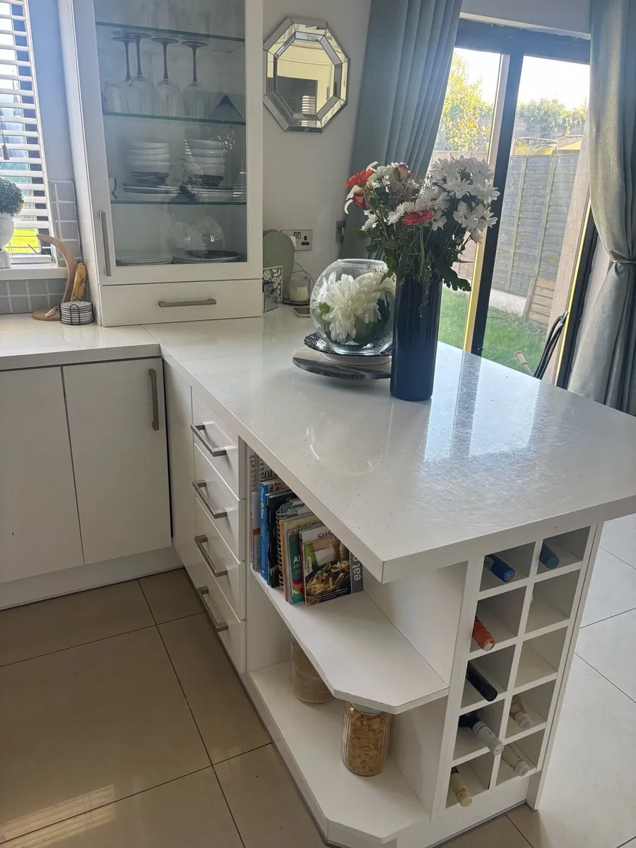 White kitchen - Image 3
