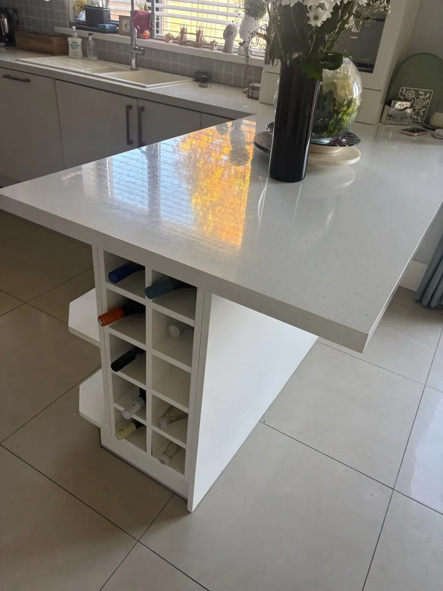 White kitchen - Image 4