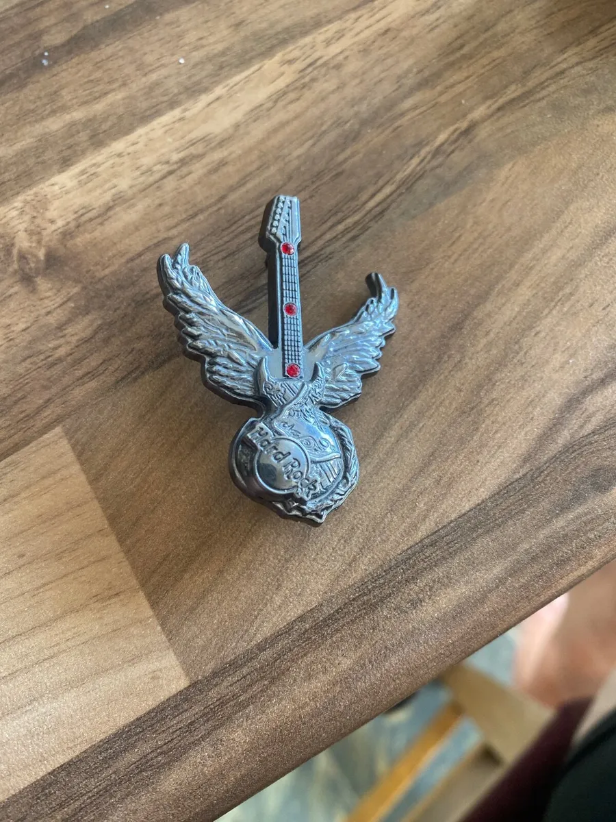 Hard Rock Cafe Angel Guitar Pin – Limited Edition - Image 3
