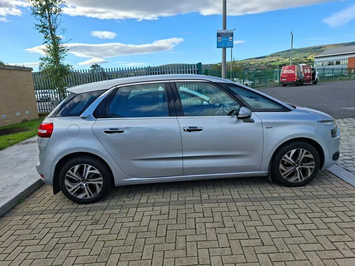 Car - Image 2