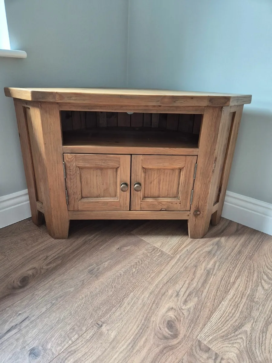 Corner Oak TV Unit - Image 1