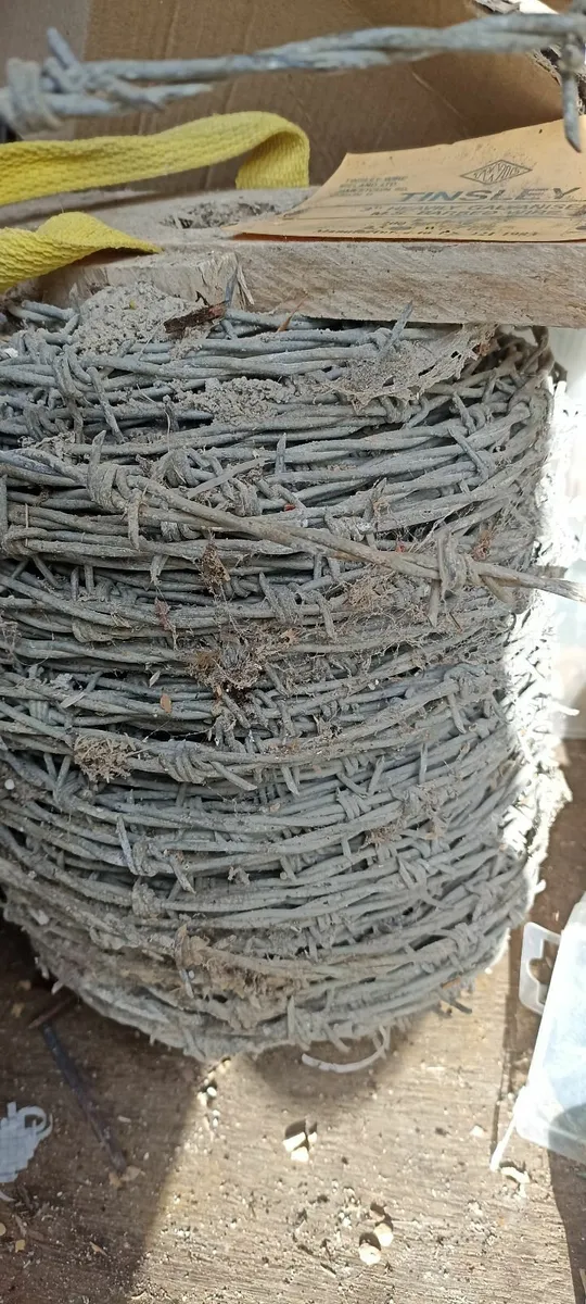 Roll of Tinsley  Barbed Wire - Image 3