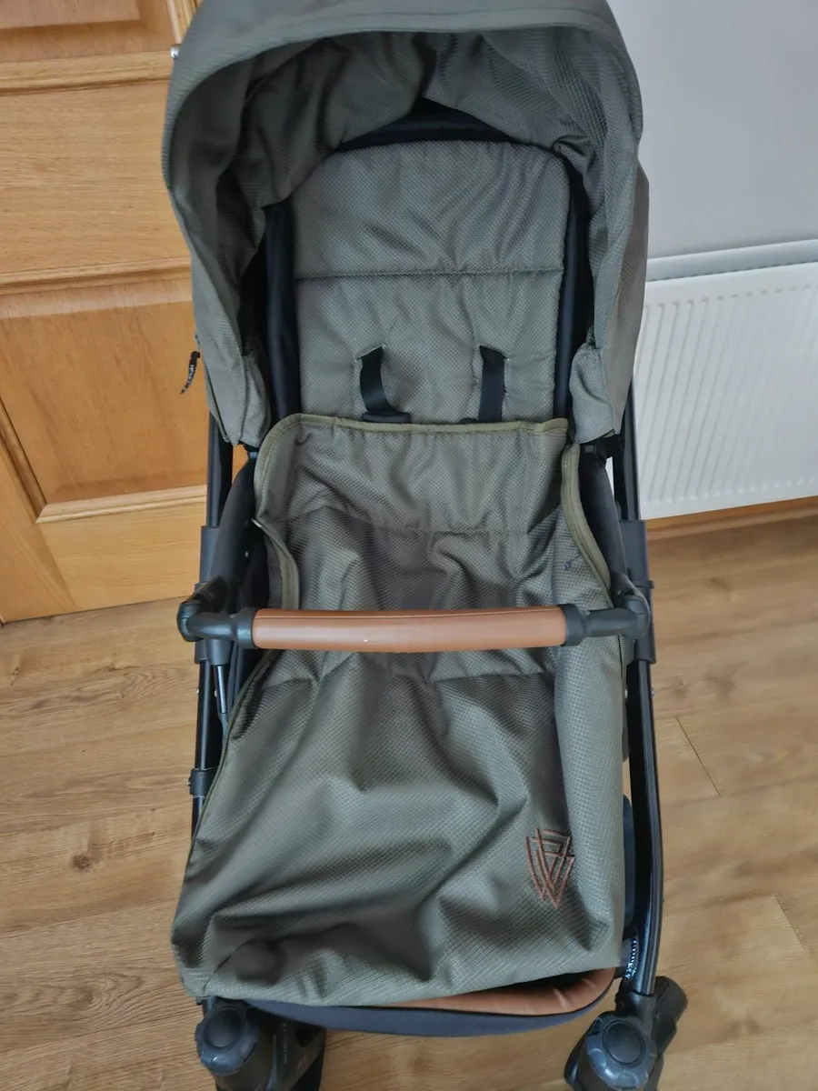 Car seat travel system - Image 3