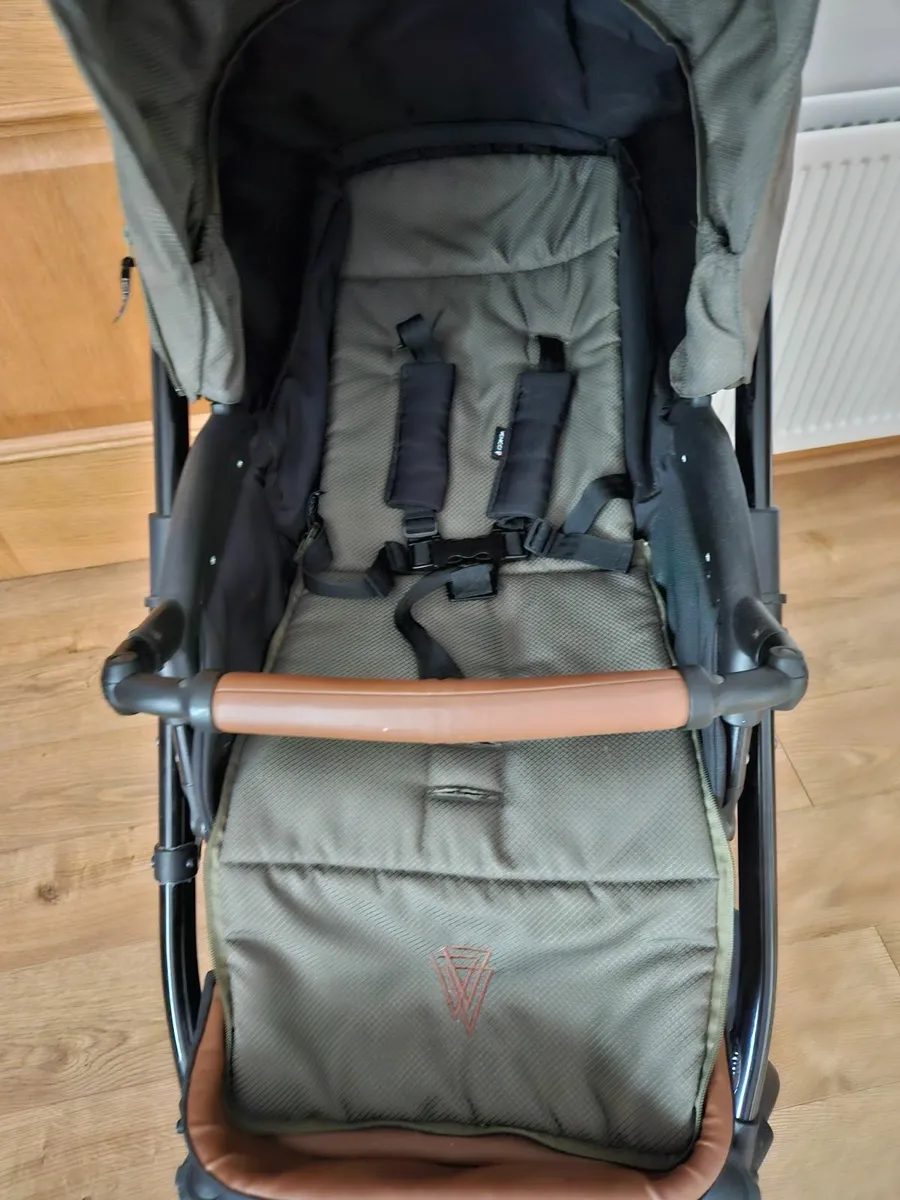 Car seat travel system - Image 4