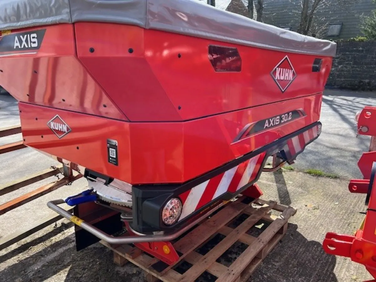 KUHN AXIS 30.2Q VS8, NEW, OUT OF SEASON 0% - Image 1