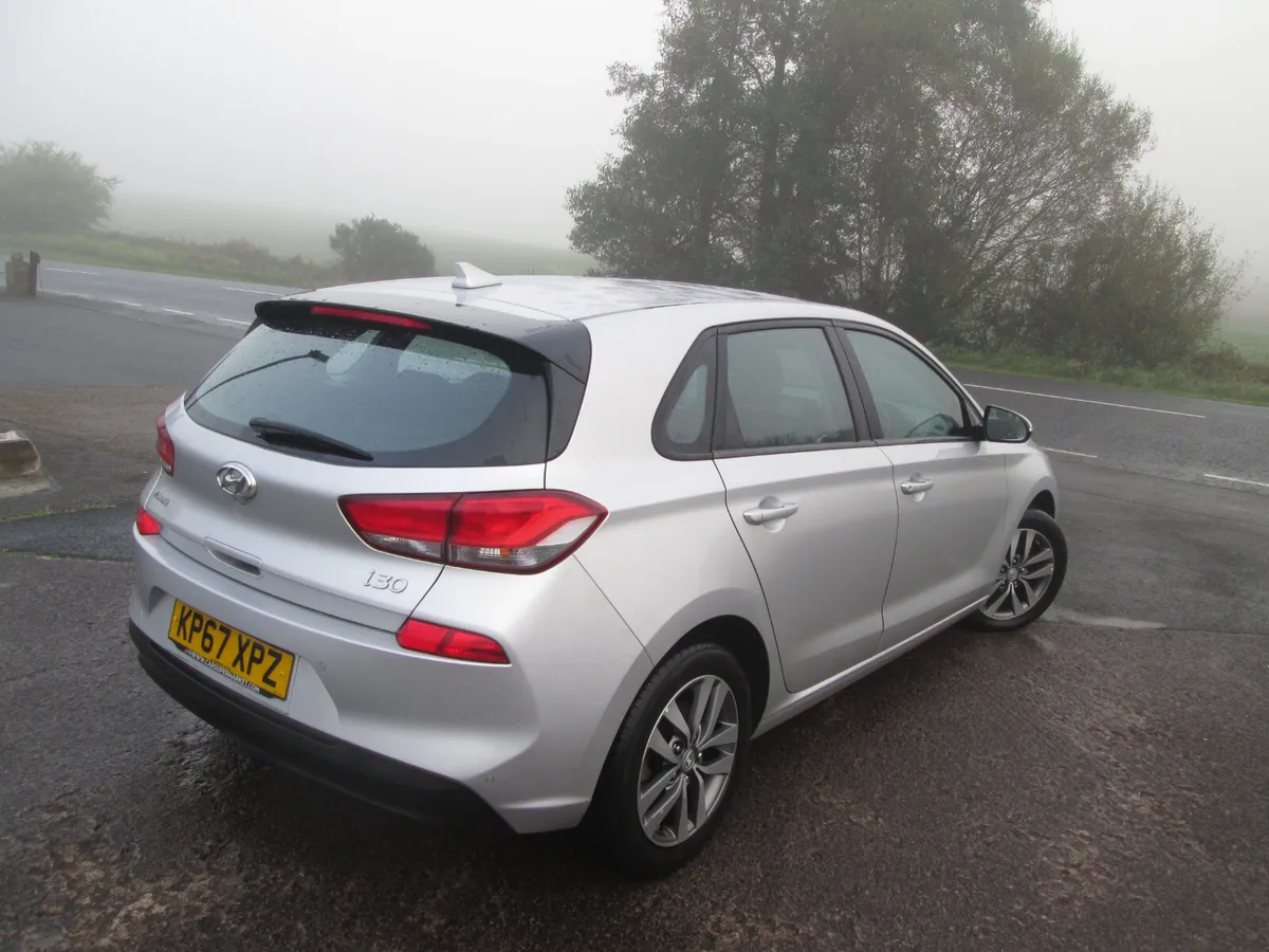 2017  HYUNDAI   I30  1.6  CRDI  SE  5DR - Image 4