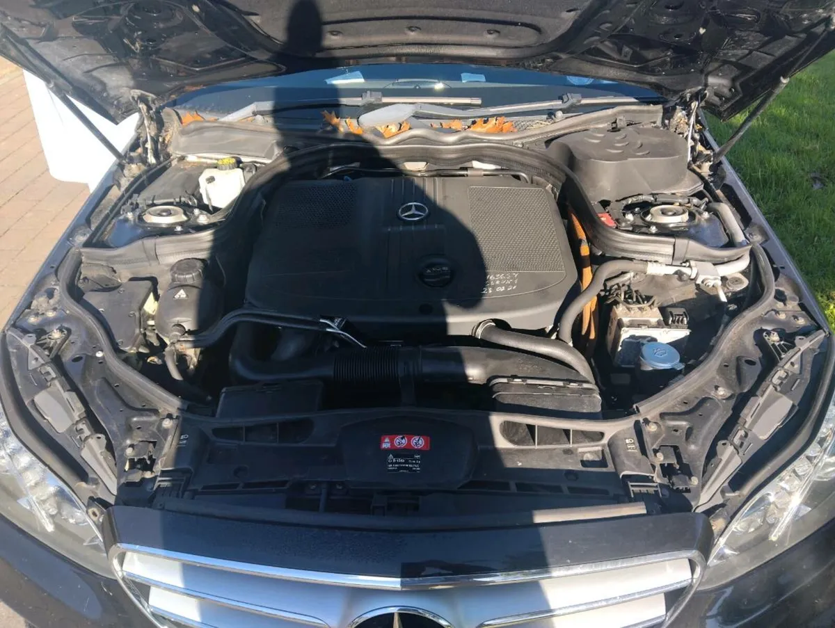 Mercedes Benz e300 bluetec hybrid - Image 3
