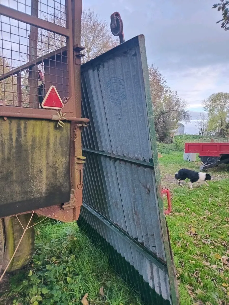 Shed roller door - Image 2