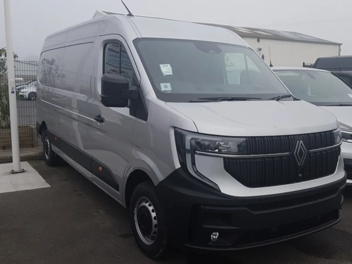 Renault Master 170 LWB EX VAT Price Displayed - Image 2