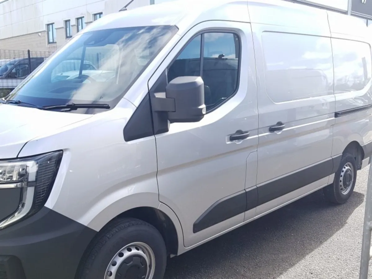 Renault Master 170 LWB EX VAT Price Displayed - Image 4