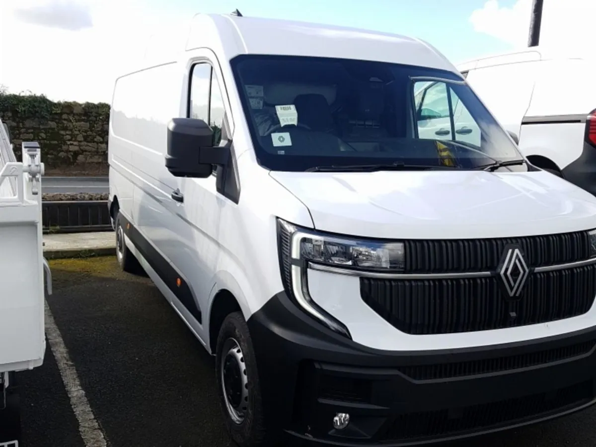 Renault Master LWB Advance ex vat Price Displayed - Image 1