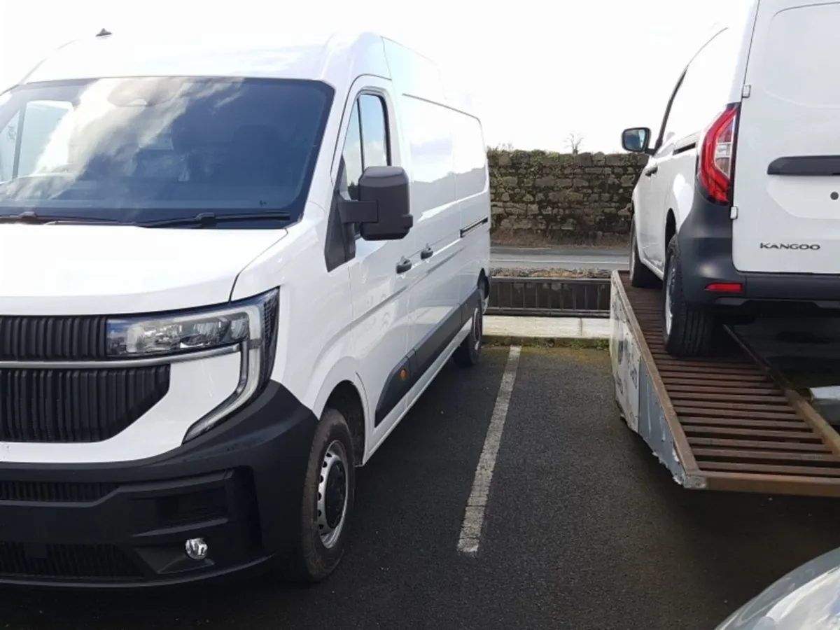 Renault Master LWB Advance ex vat Price Displayed - Image 2