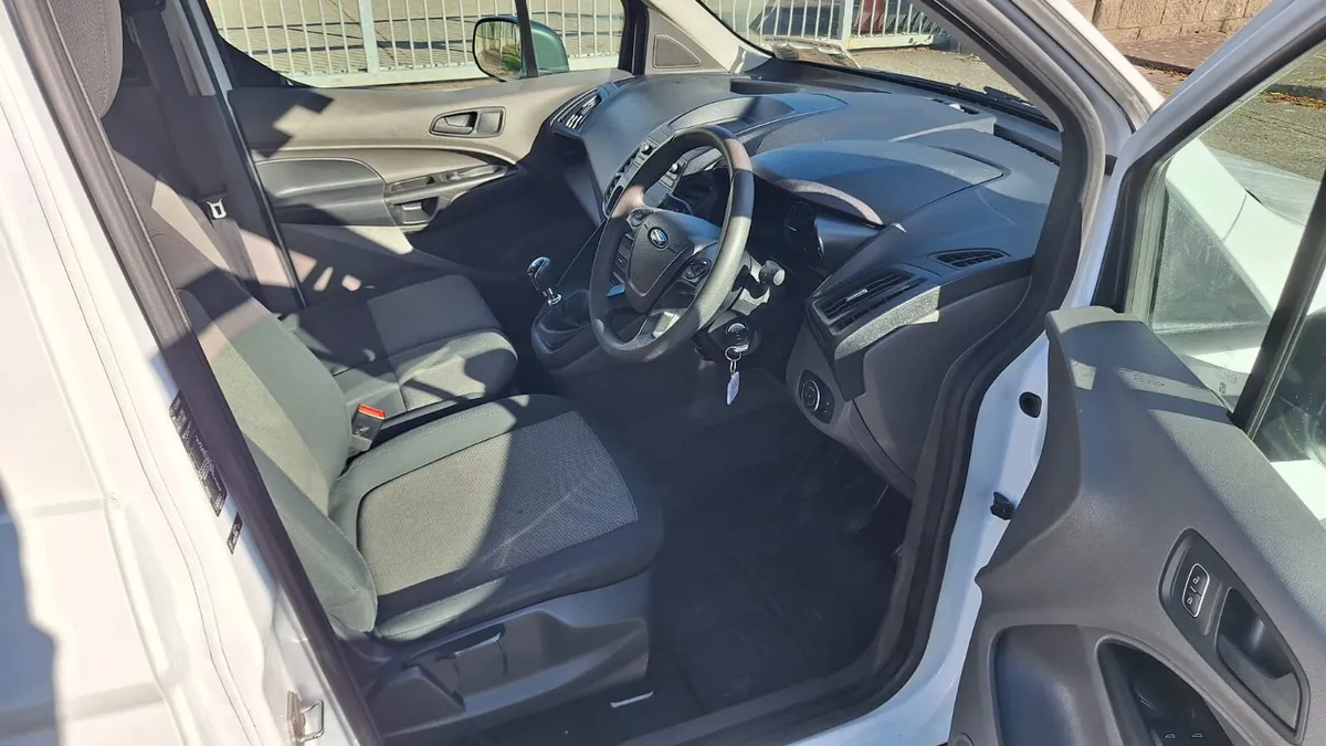 Ford Transit Connect 2022 - Image 2