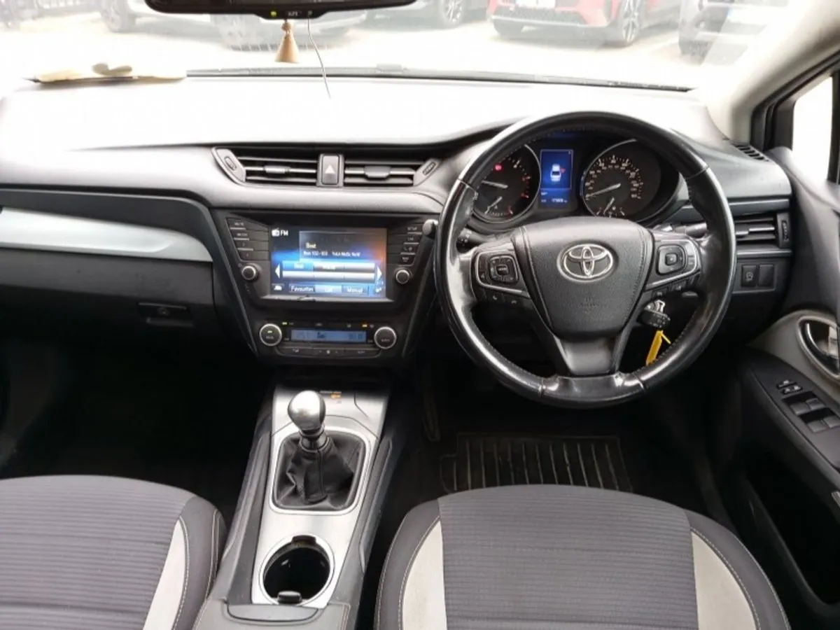 Toyota Avensis 1.6 D-4d (112) Luna Navi Business - Image 3