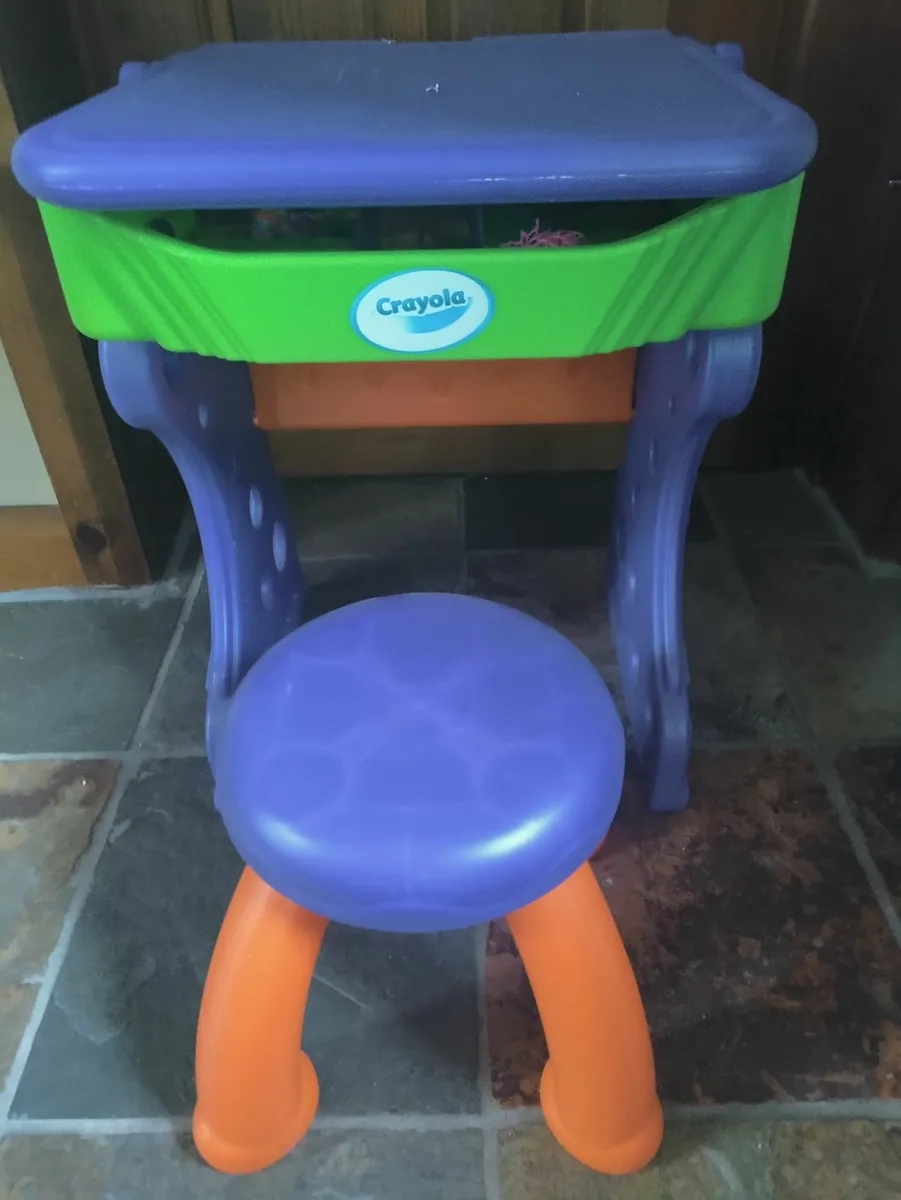 Crayola Art Table & Chair - Image 2
