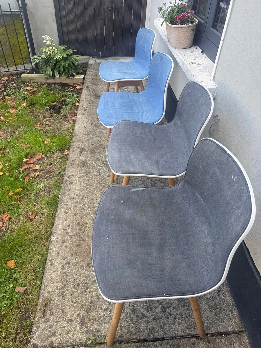 4 kitchen table chairs - Image 1