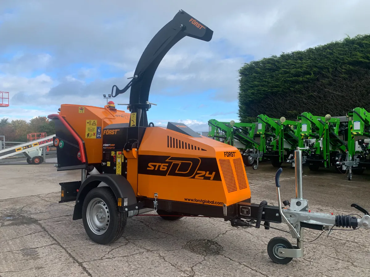 ST6D woodchipper wood chipper - Image 1