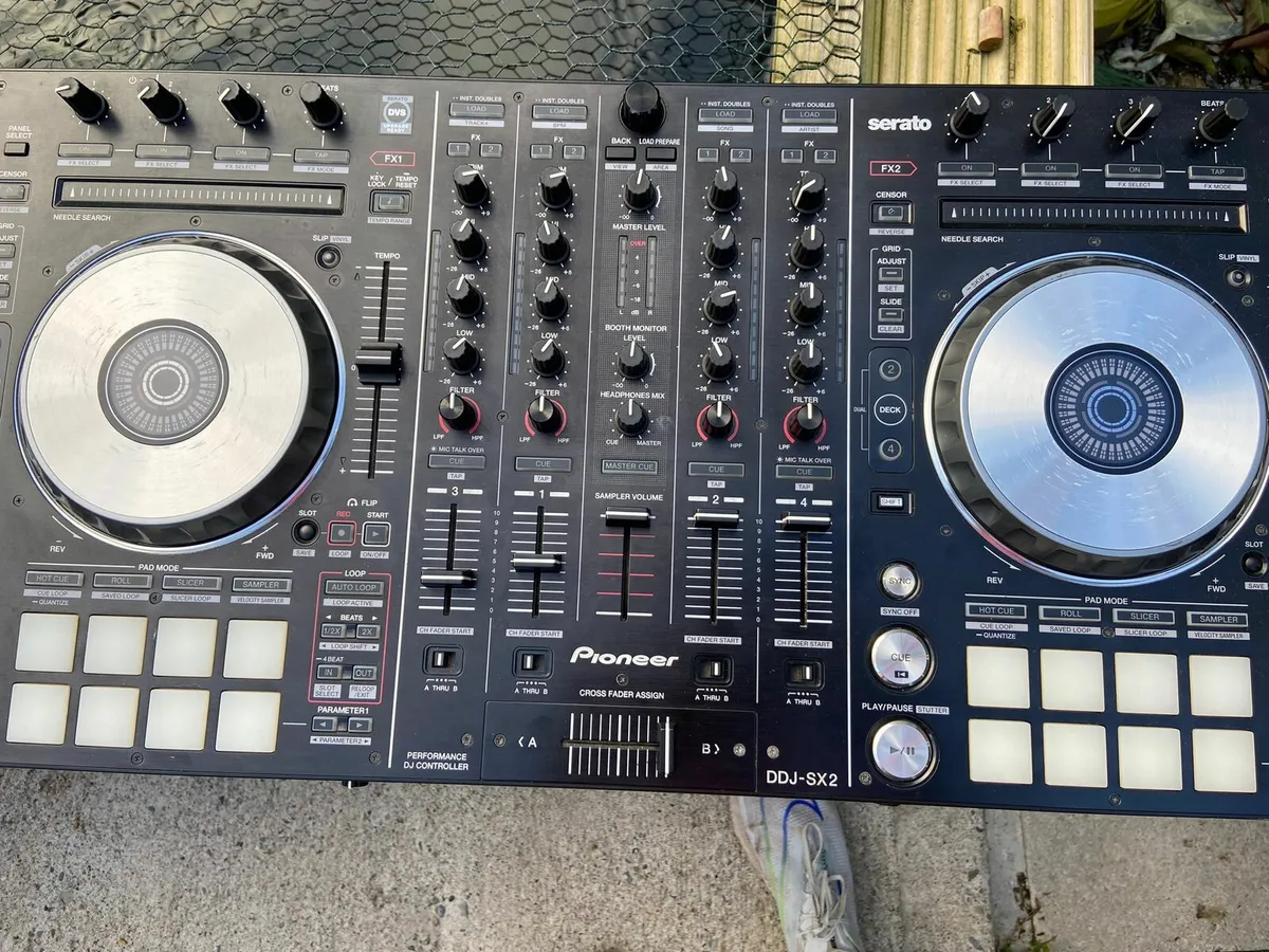 Pioneer Controller and two DD turntables - Image 2