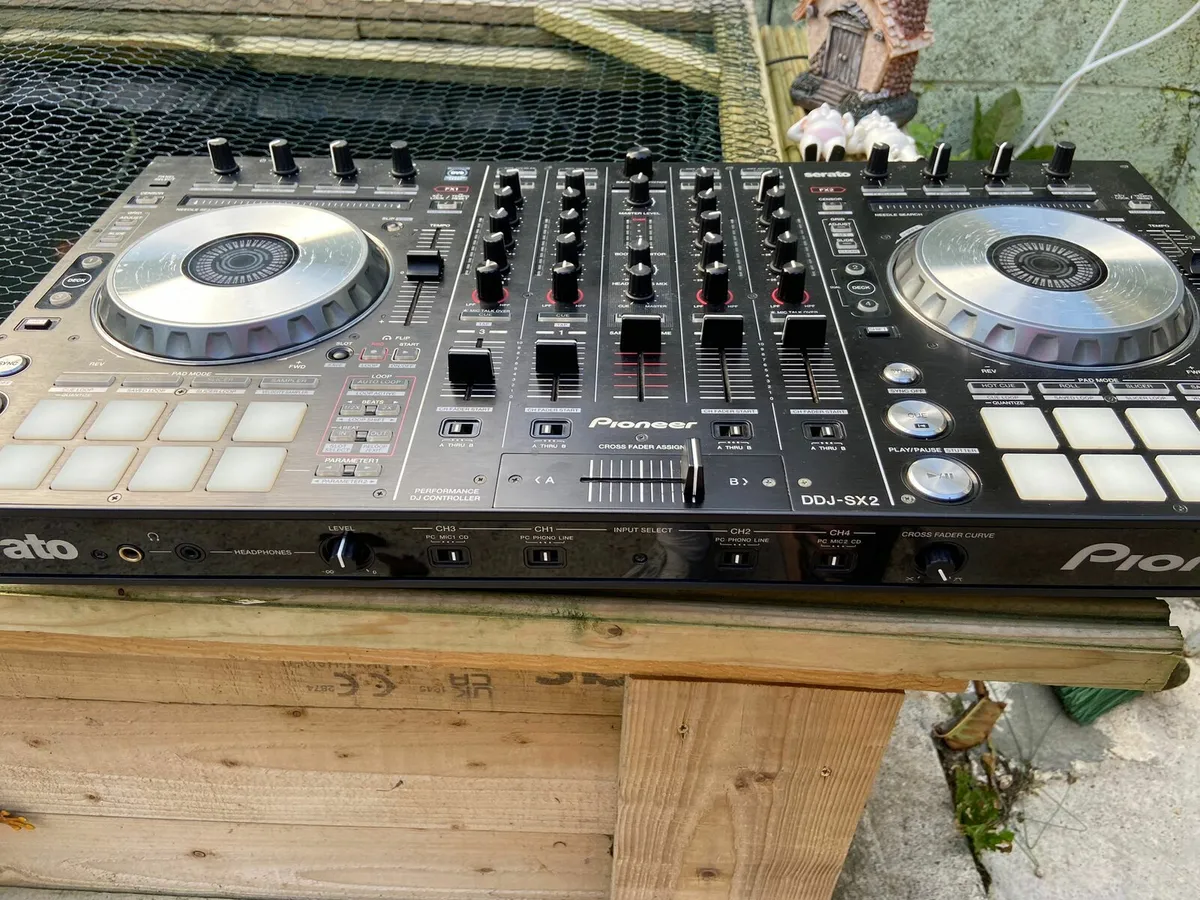 Pioneer Controller and two DD turntables - Image 4