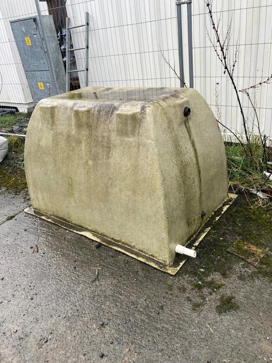 Fibre Glass Tank - Image 1