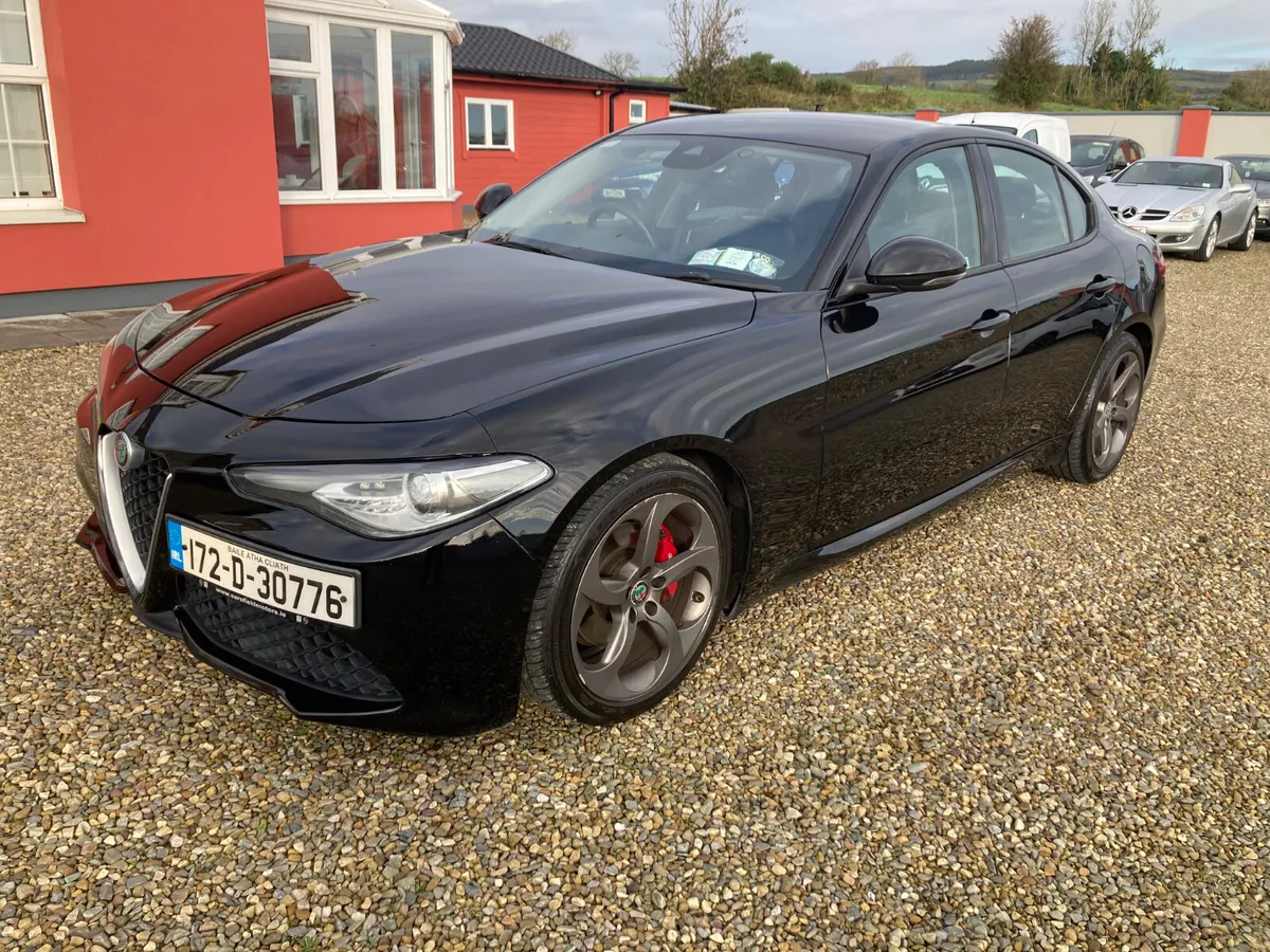 Alfa Romeo Giulia 2017 - Image 2