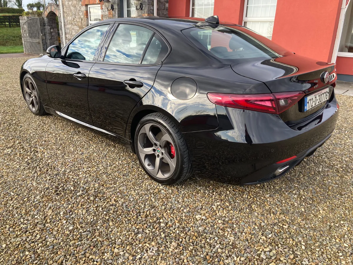 Alfa Romeo Giulia 2017 - Image 3