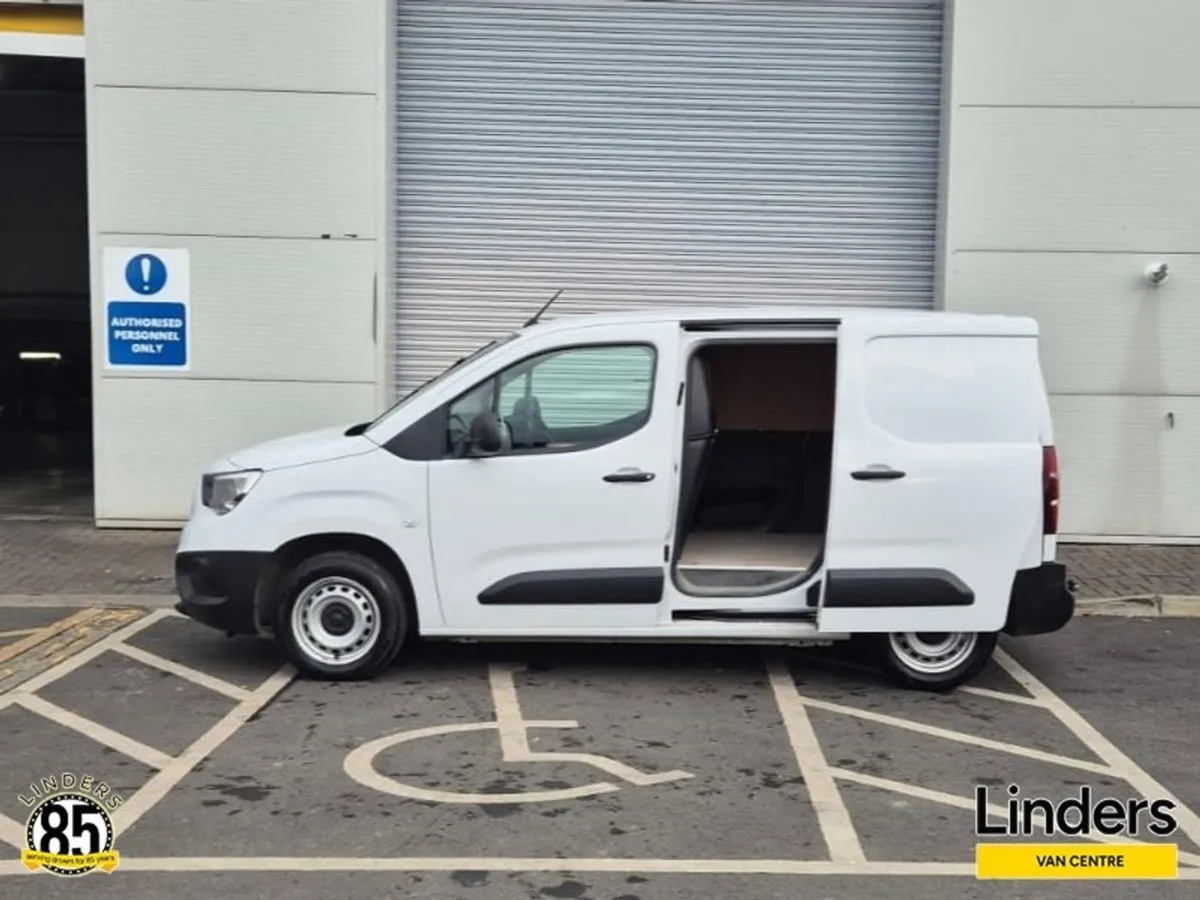 Opel Combo 3 Seats - Full Service History - Image 3
