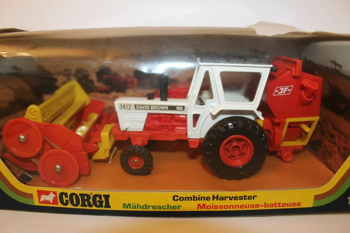 Corgi David Brown 1412 Tractor & Combine Harvester - Image 2