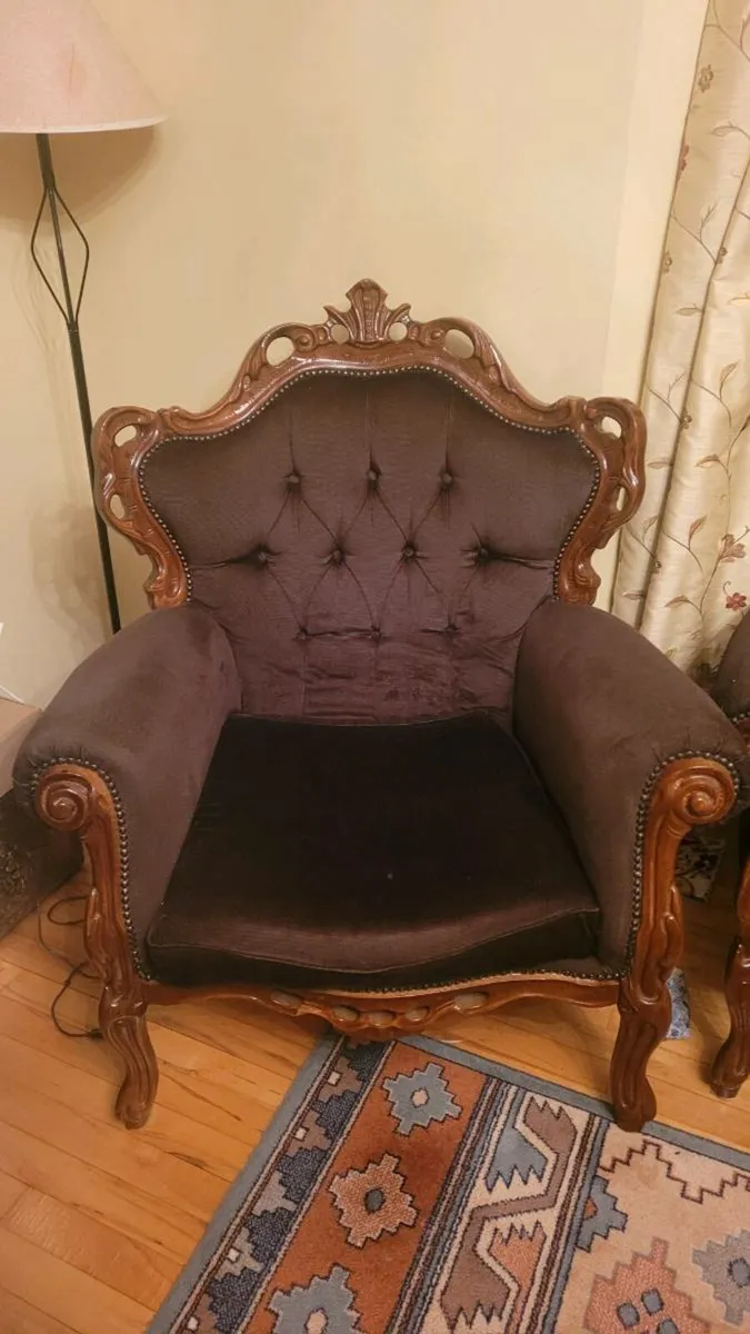 Suite of furniture - Image 1